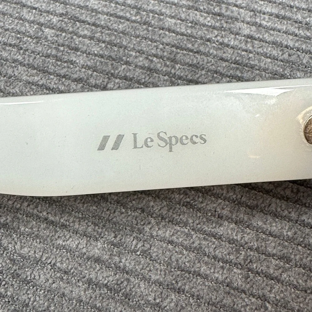 Le Specs le specs